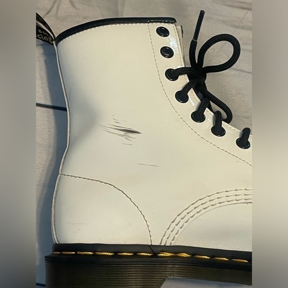 Dr. Martens 11821 8 Eye Leather Boots WHITE Smooth Woman’s Sz 7 Preloved 💕 - Picture 6 of 8